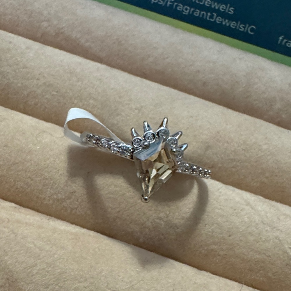Fragrant Jewels ring from the wizard of oz collection new size 8
